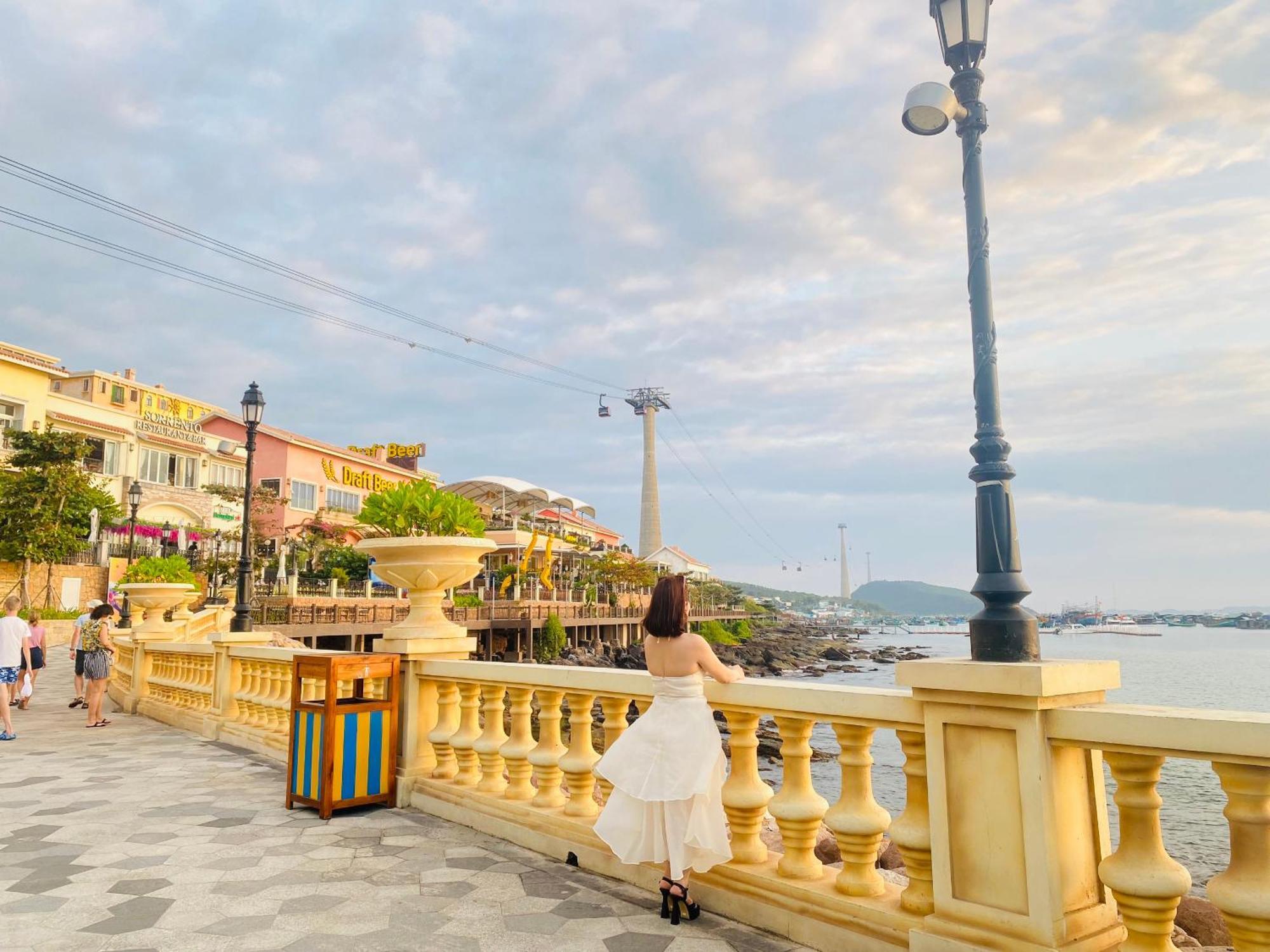 Khach San Chia Khoa Vang - Mien Phi 2 Xe Dap 1 Phong Tham Quan Dia Trung Hai - Tt Hoang Hon Hotel ฟู้โกว๊ก ภายนอก รูปภาพ